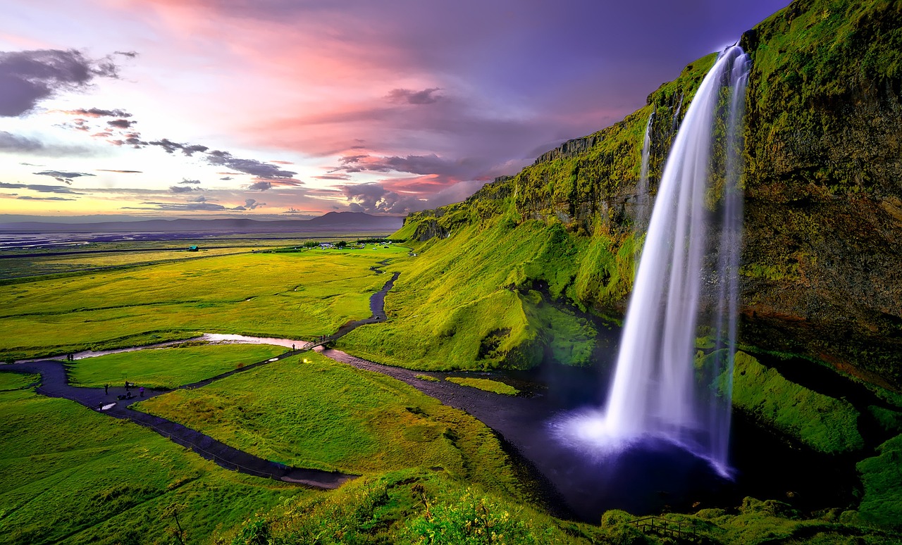 seljalandsfoss waterfalls